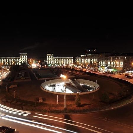 Квартира Около Станции Метро С Балконами Yerevan Luaran gambar