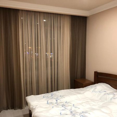 Квартира Около Станции Метро С Балконами Yerevan Luaran gambar