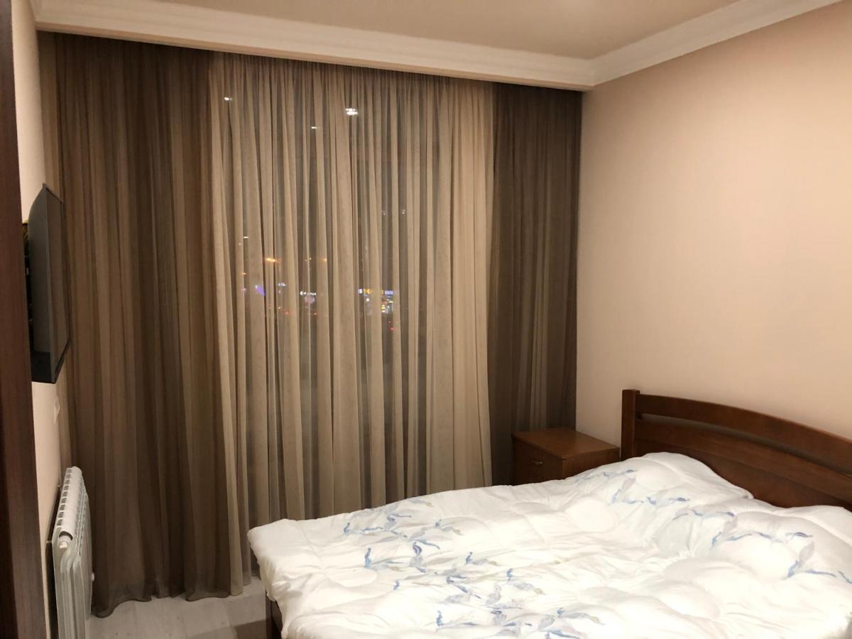 Квартира Около Станции Метро С Балконами Yerevan Luaran gambar