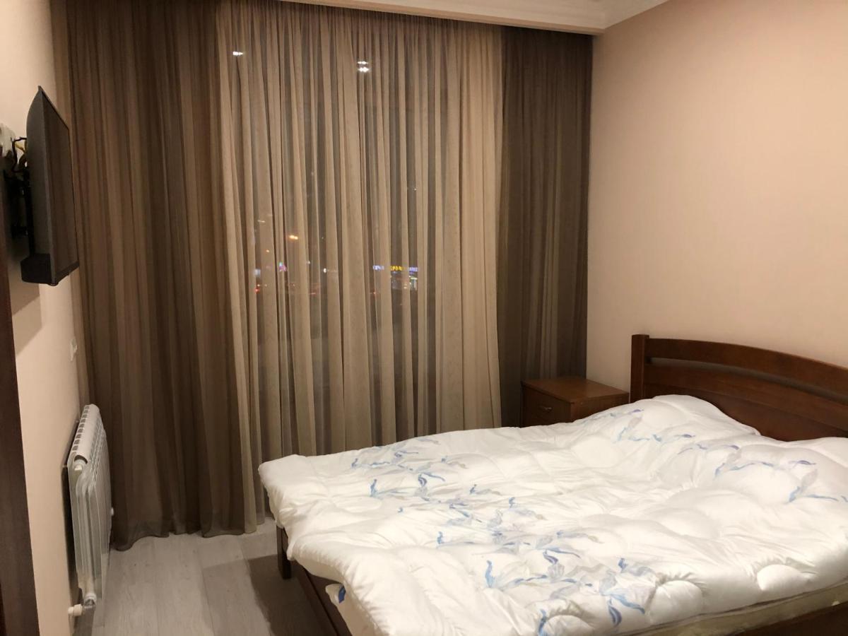 Квартира Около Станции Метро С Балконами Yerevan Luaran gambar