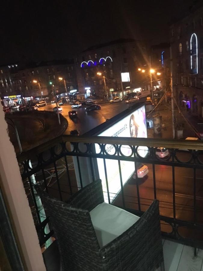 Квартира Около Станции Метро С Балконами Yerevan Luaran gambar