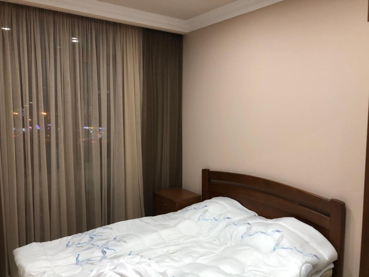 Квартира Около Станции Метро С Балконами Yerevan Luaran gambar
