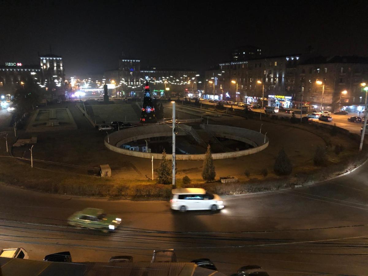 Квартира Около Станции Метро С Балконами Yerevan Luaran gambar