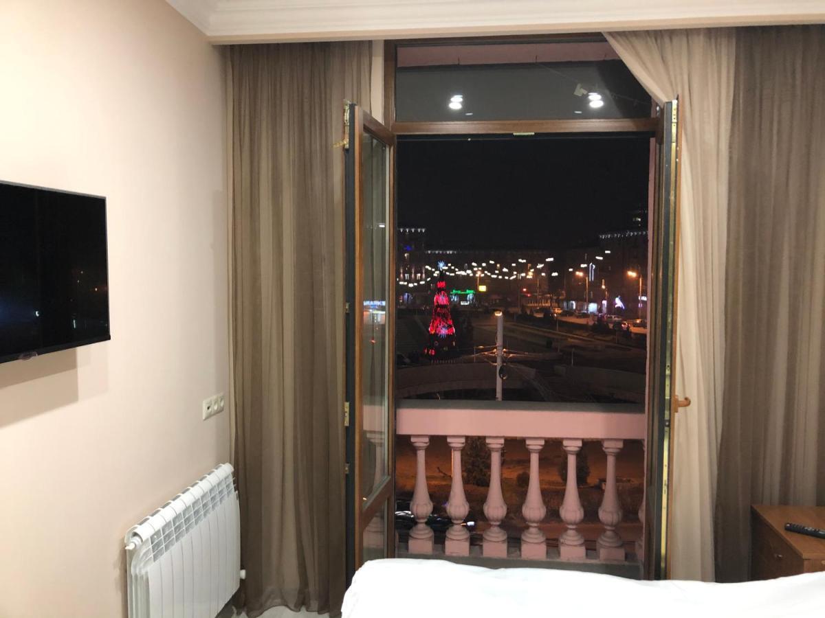 Квартира Около Станции Метро С Балконами Yerevan Luaran gambar