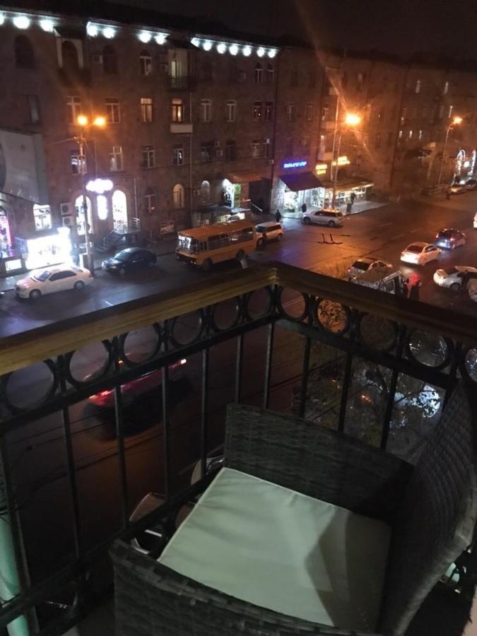 Квартира Около Станции Метро С Балконами Yerevan Luaran gambar