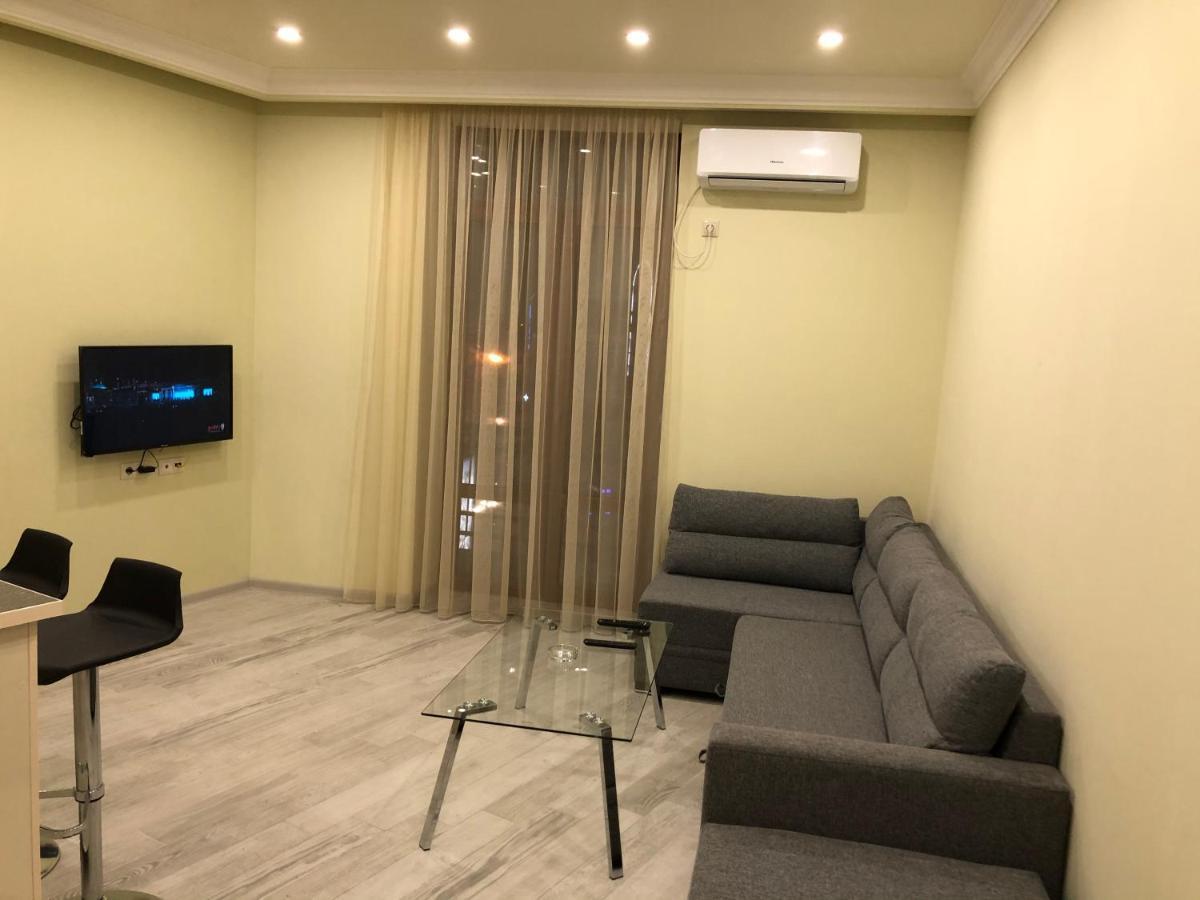 Квартира Около Станции Метро С Балконами Yerevan Luaran gambar