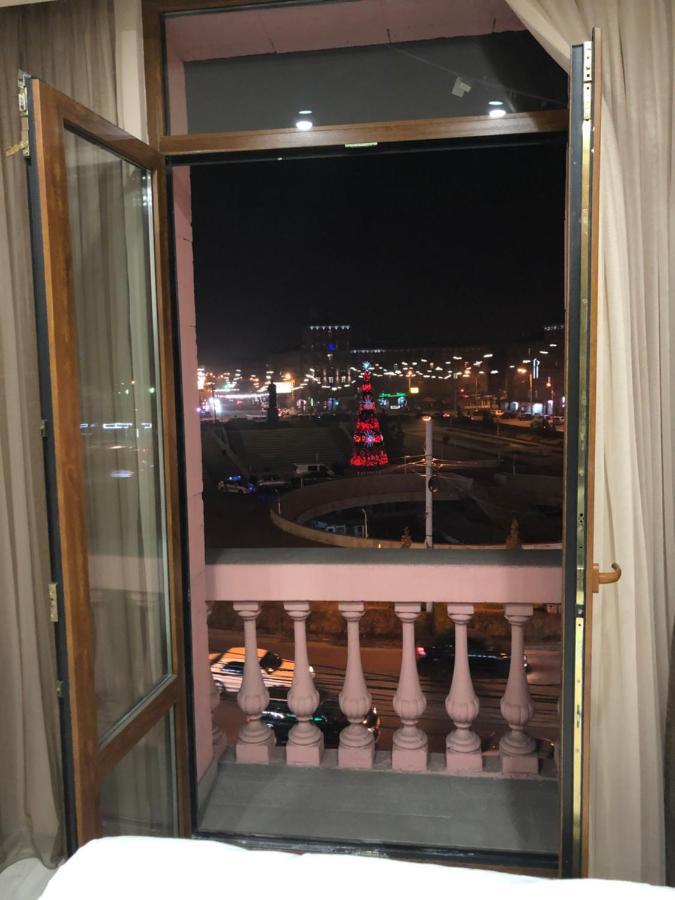 Квартира Около Станции Метро С Балконами Yerevan Luaran gambar